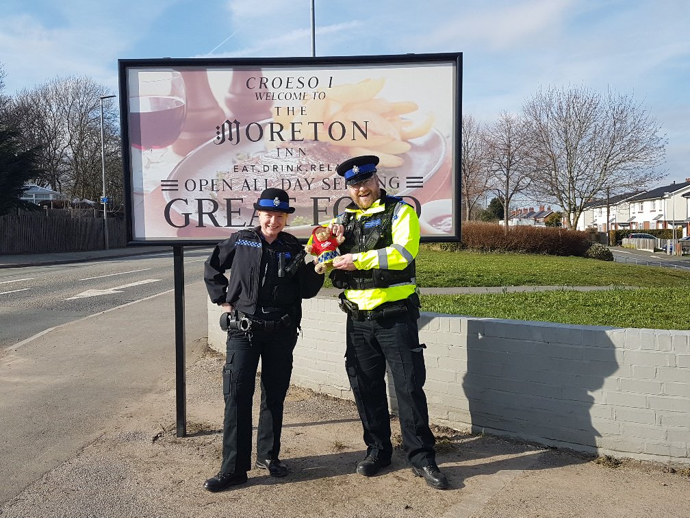 NWPWrexhamRural's tweet photo. PCSO's Becca and Purdy have picked up Terry the #SportRelief Bear from PCSO Steve who covers #Ruabon. Terry has walked through #Johnstown and #Rhos. Tomorrow he will travel from #Rhos to #Coedpoeth. #PCSOBecca #PCSOPurdy #NWPolice https://t.co/wpCjW1mV8d