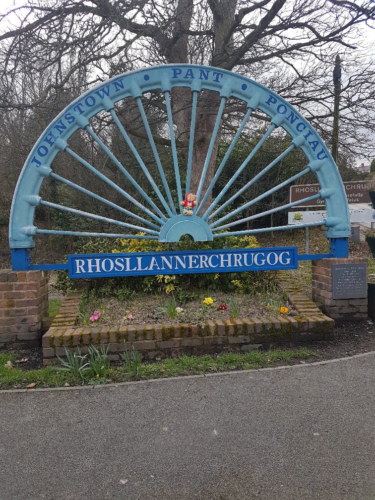 NWPWrexhamRural's tweet photo. PCSO's Becca and Purdy have picked up Terry the #SportRelief Bear from PCSO Steve who covers #Ruabon. Terry has walked through #Johnstown and #Rhos. Tomorrow he will travel from #Rhos to #Coedpoeth. #PCSOBecca #PCSOPurdy #NWPolice https://t.co/wpCjW1mV8d
