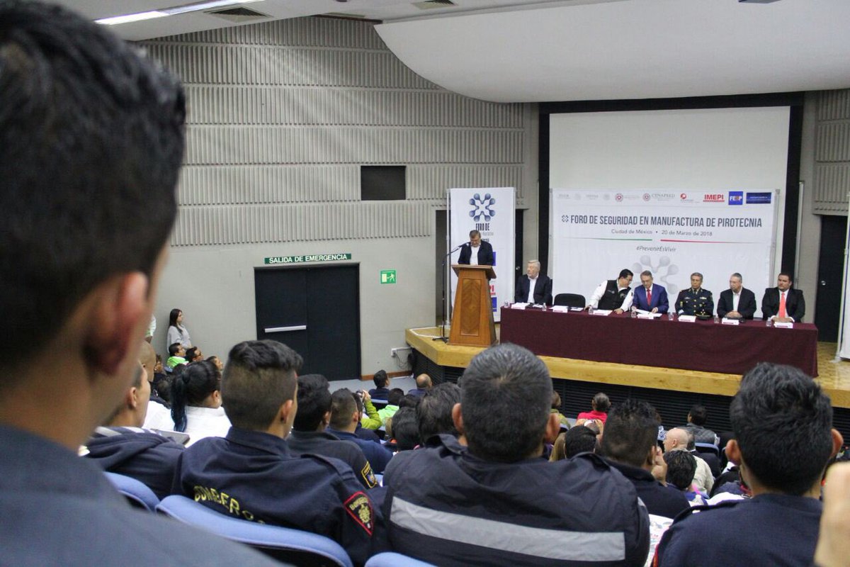 CNPC_MX's tweet photo. Participa Dr. Pablo Hernández, Presidente de la Asociación de Pirotécnicos de México #APIROMEX https://t.co/waxMLQ66dI