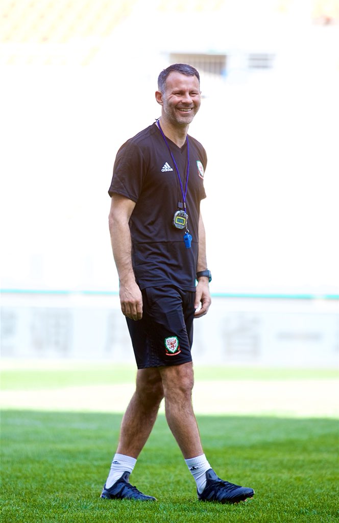 Cymru's tweet photo. 📸 Take a look back at the manager’s first training session at the Guangxi Sports Center today ahead of Thursday’s game against China.

📸 Cipolwg ar sesiwn hyfforddi cyntaf Ryan Giggs yn Tsieina. 

#TogetherStronger https://t.co/ABsdsFUpwS