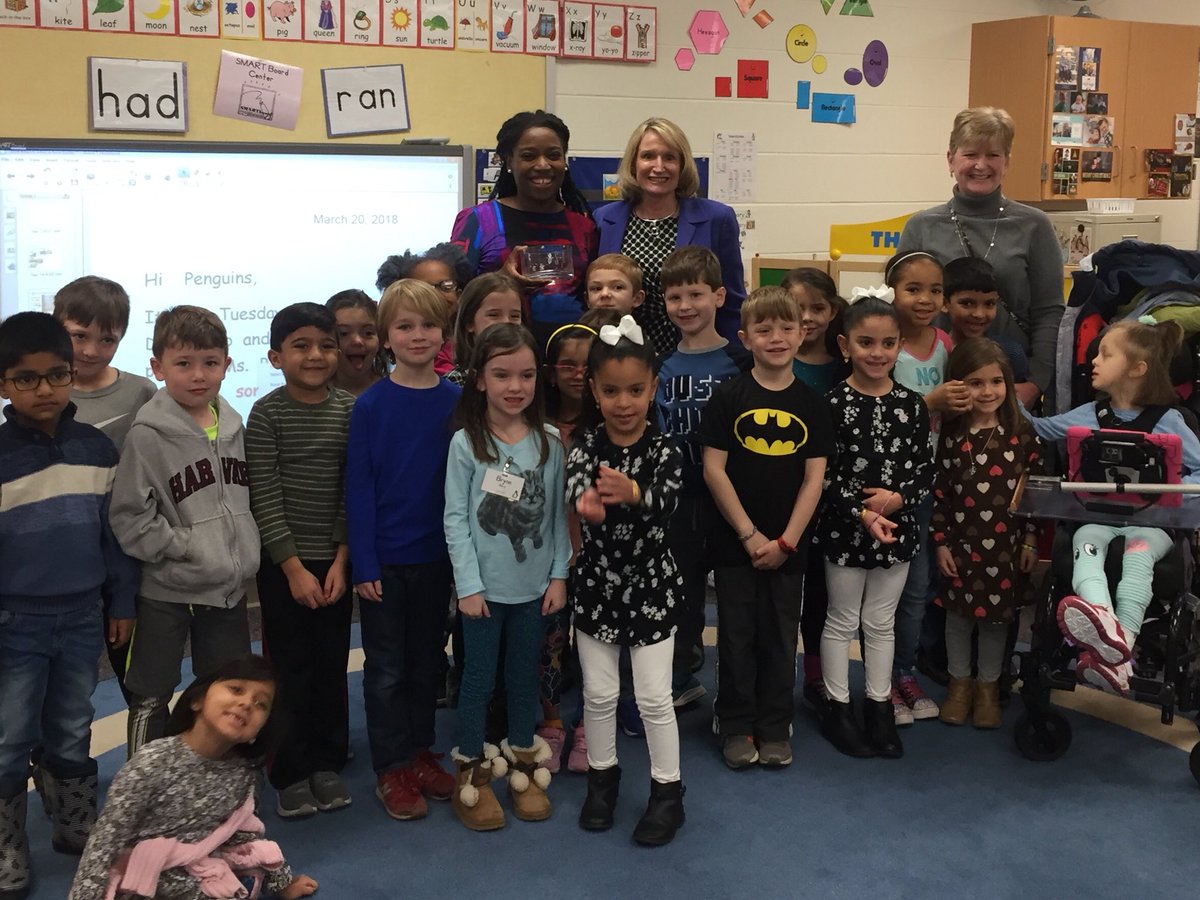 DocGKK's tweet photo. Recognizing, Soroya, an amazing teacher @MrsBly_MECC @MasonSchools for sharing innovative practices along w her positivity and kindness! https://t.co/zUYXUHdRX4