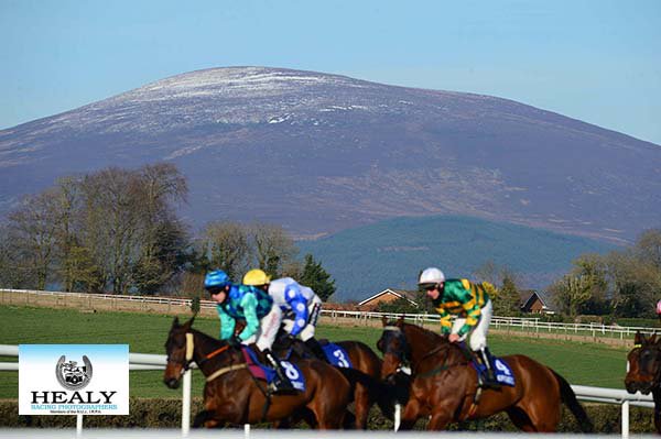 patcashhealy's tweet photo. Slievenamon (meaning "Mountain Of The Women") offers a dramatic view from the top over the counties of @TipperaryCoCo @kilkennycoco &amp; @WaterfordCounci with runners in 5th @ClonmelR today.
(c)https://t.co/voWGTccgic https://t.co/AfXY8TiUKN