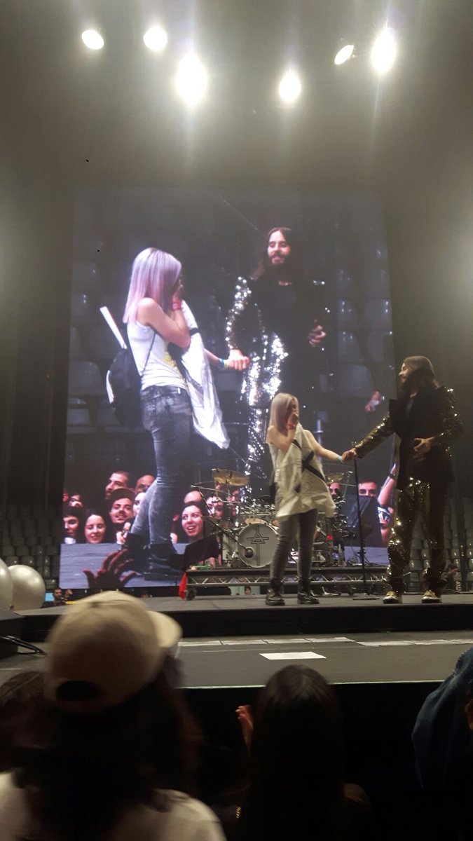 KiraDunkel's tweet photo. With you I am Home.. I'll never forget the moment. Thank you @JaredLeto @ShannonLeto @30SECONDSTOMARS https://t.co/pExmvdMgjZ