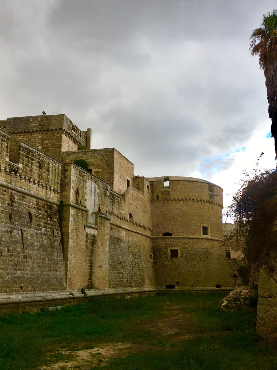 GoLiveItTravel's tweet photo. Castello Corigliano d'Otranto, Puglia.
#travelblogger #travel #italy #Castle #photo #Puglia https://t.co/gqgzDbOP65