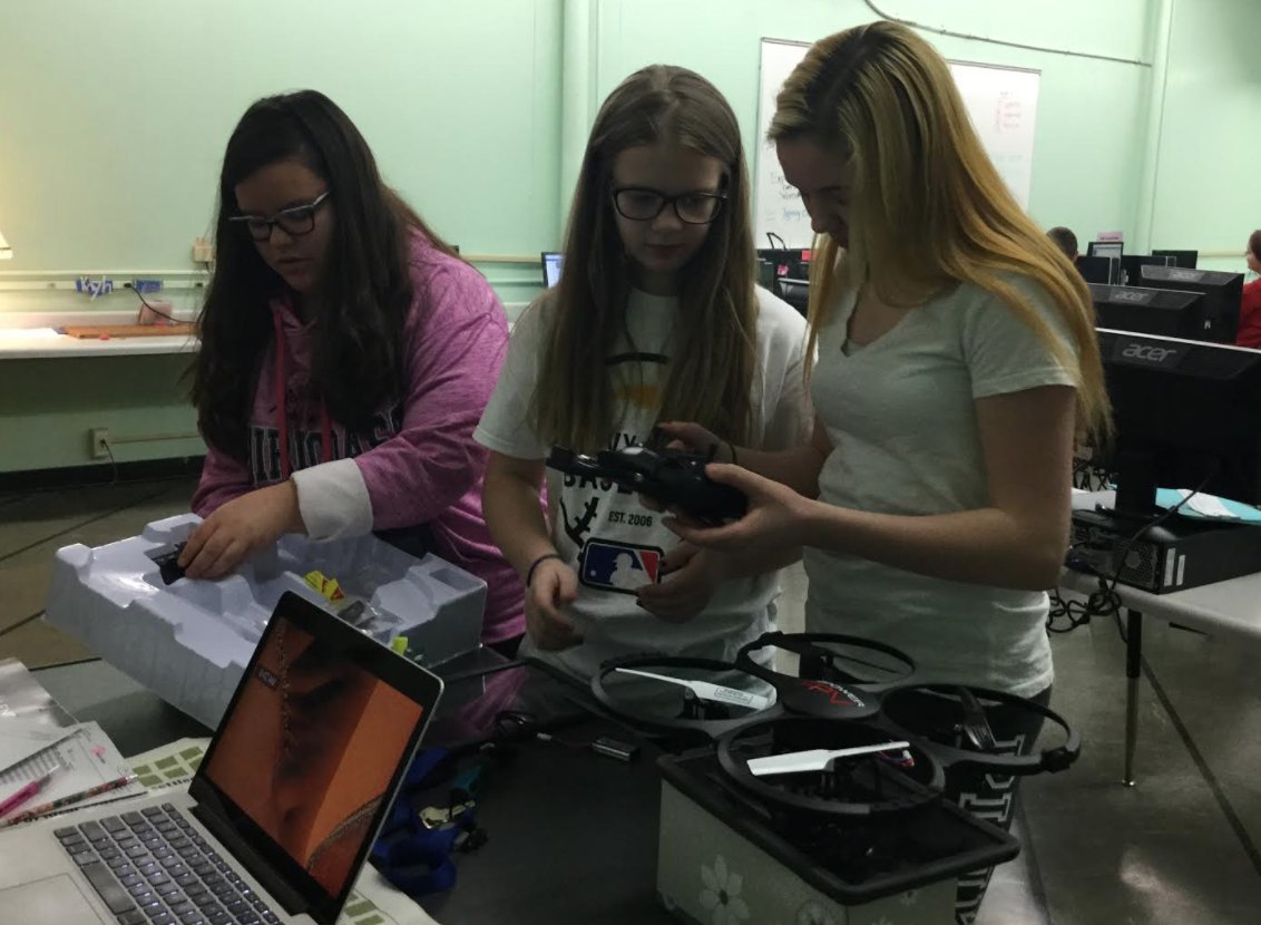 blhs2159's tweet photo. Setting up the drone that we won @IT2Conf. Thanks to @PinnacaGlobal #ItIt18 https://t.co/QOhNiEft7r