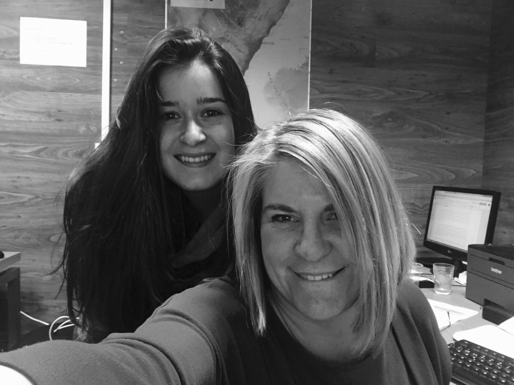 silviasoria's tweet photo. Cómo que hoy es el #DiaMundialdeLaFelicidad? Cómo que ya es #primavera? Pero si estamos en modo #postfallas y no tenemos ni color jajajaja pero si pones la @999vlcRadio ahora mismo nos colorearemos contigo #AMUNT @saraiglescaste VAMOS YAAAAA... #radiolover #XXForcat https://t.co/T9yRk7UND6