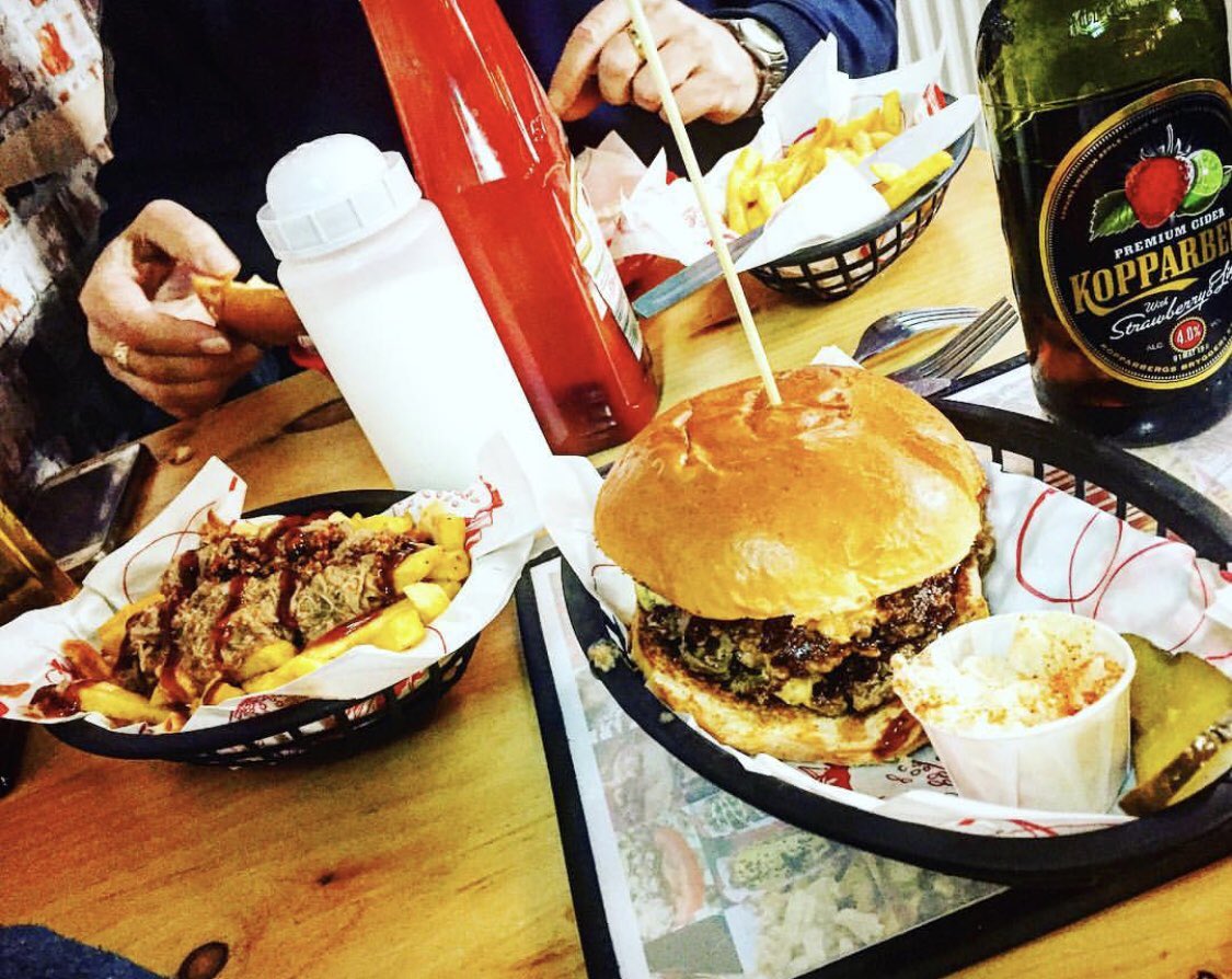 _TheSinnersClub's tweet photo. OPEN FOR ALL YOUR BURGER NEEDS https://t.co/v2r747Vt79