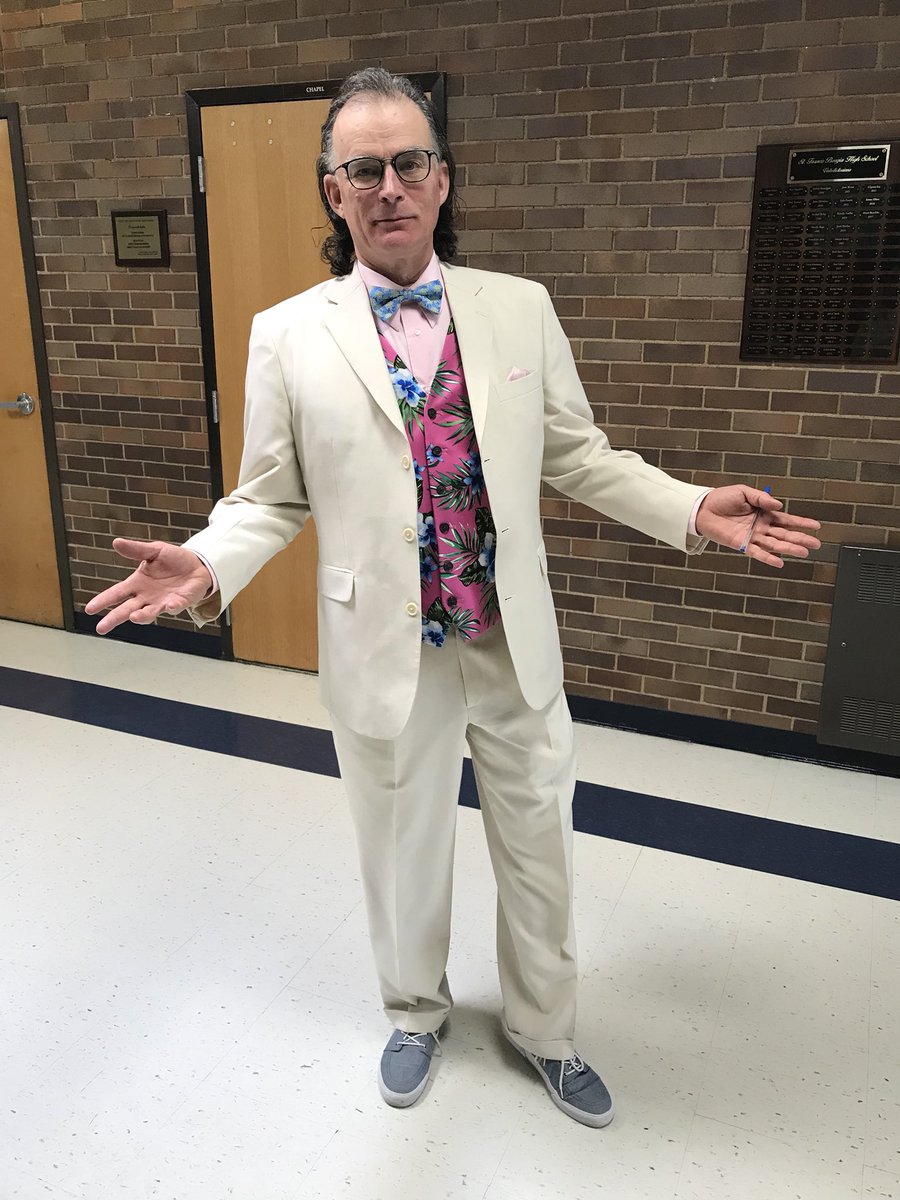 FrauTholen's tweet image. 🌼 Happy First Day of Spring from Mr. Bitzer and @BorgiaNews! 🌷#WeAreBorgia #springbreakvibes