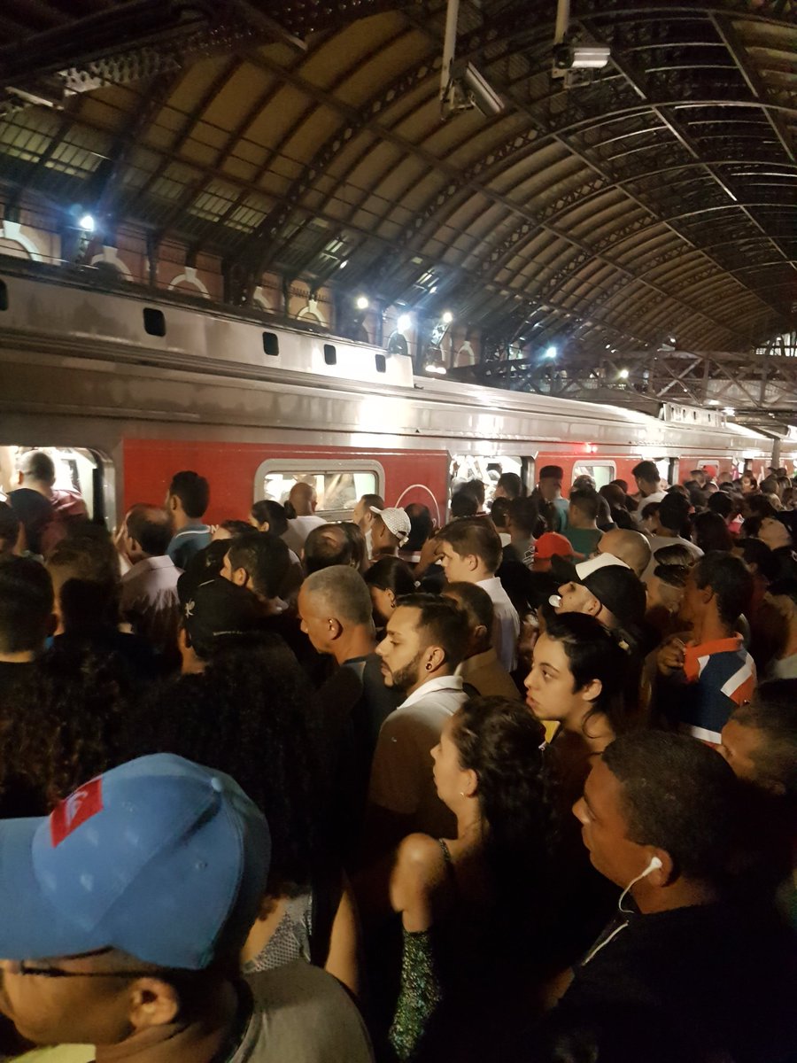 18h48 Situação atual na Luz <a href="/grupo_diario/">Grupo Diário</a> #CPTM (AF)