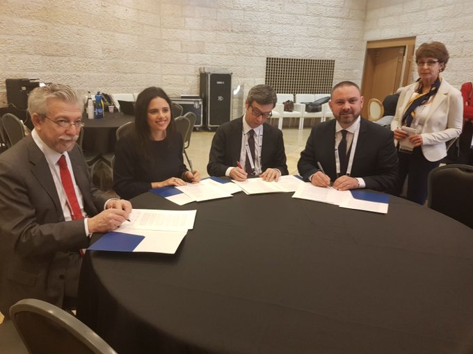 View image on Twitter