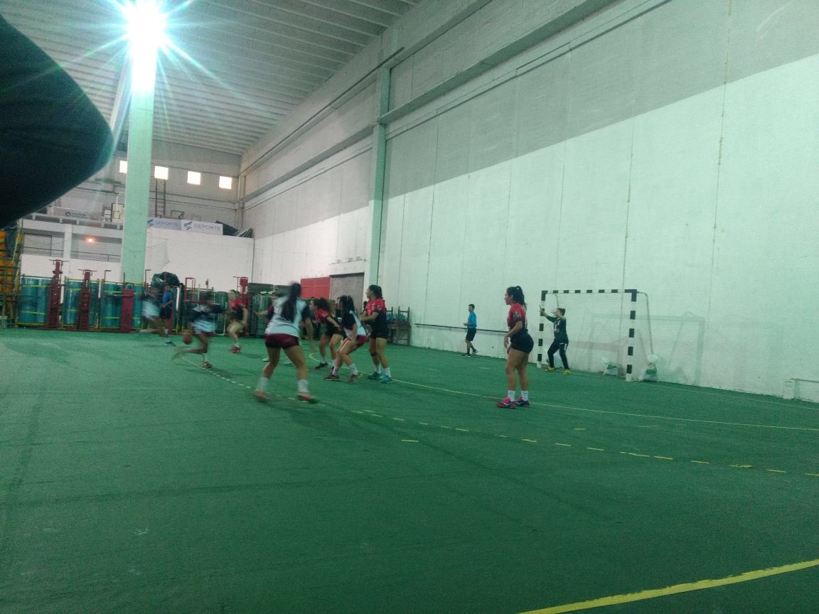 femebal's tweet photo. #NacionalC @MunizHB comenzó con el pie derecho y en su debut le ganó 21 - 15 a Deportivo Goliat. https://t.co/DnYBgQuPxl