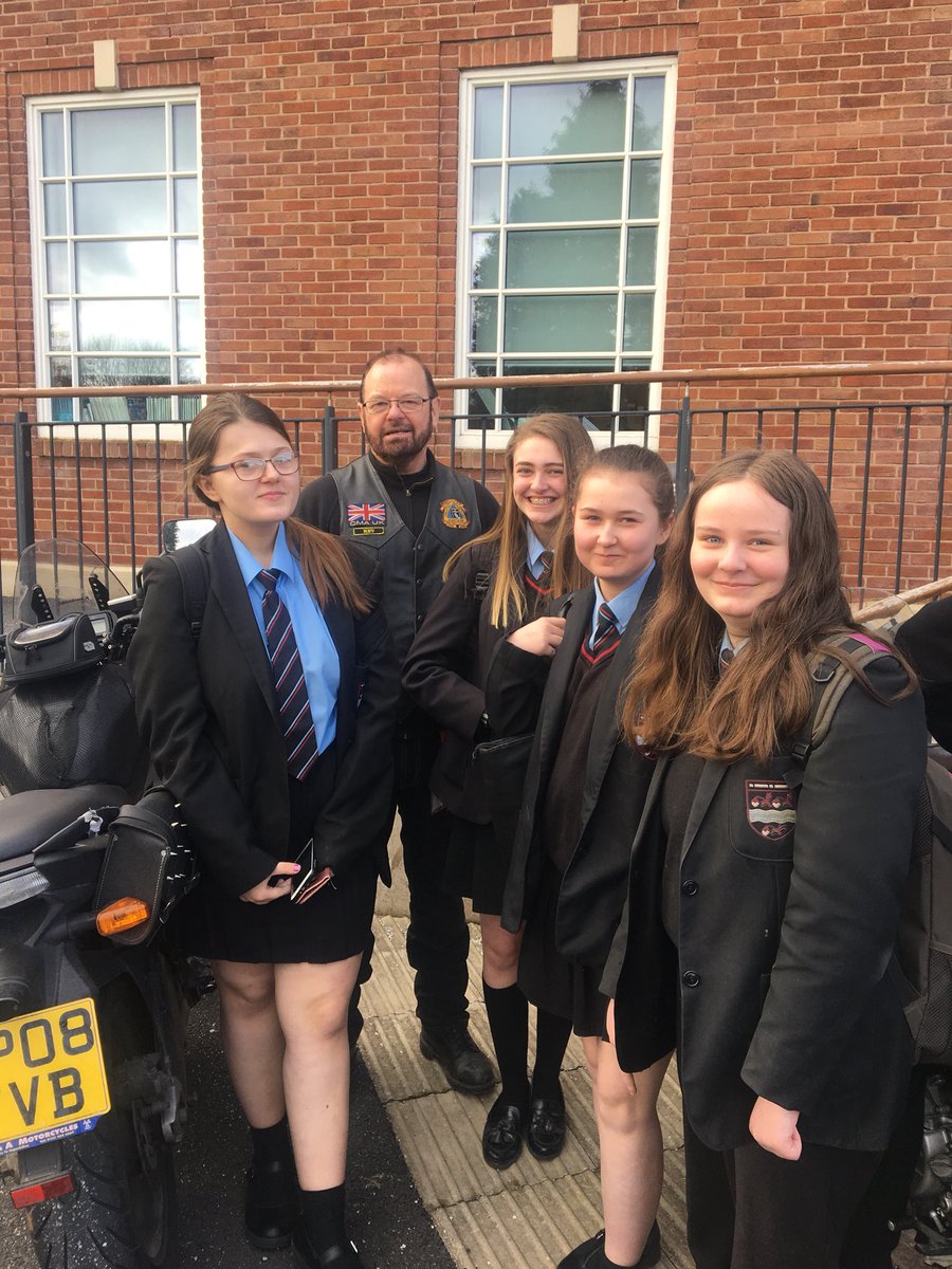 AVali_207's tweet image. 8V clearly not bothered by today’s temperatures, however deceiving the sun may have been, when there were motorbikes to tend to! #christianbikers #SLD #SuperEnrichmentDay2018 #DVHS # #8Vdiditagain #learning #learningtoleranceandrespect #charity