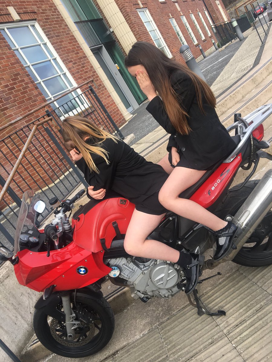 AVali_207's tweet image. 8V clearly not bothered by today’s temperatures, however deceiving the sun may have been, when there were motorbikes to tend to! #christianbikers #SLD #SuperEnrichmentDay2018 #DVHS # #8Vdiditagain #learning #learningtoleranceandrespect #charity