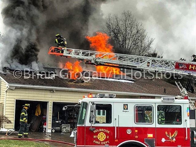 KempterFireWire's tweet photo. Holbrook NY 3/20/18 2:15pm As/SCPD: a Sgt., police officer, and off-duty firefighter save 70 year-old woman sleeping in basement. #LiNews #HouseFire #SCPD5thPct #HoltsvilleFireDept https://t.co/gtkkk1rVzF https://t.co/nvyzobI7mI