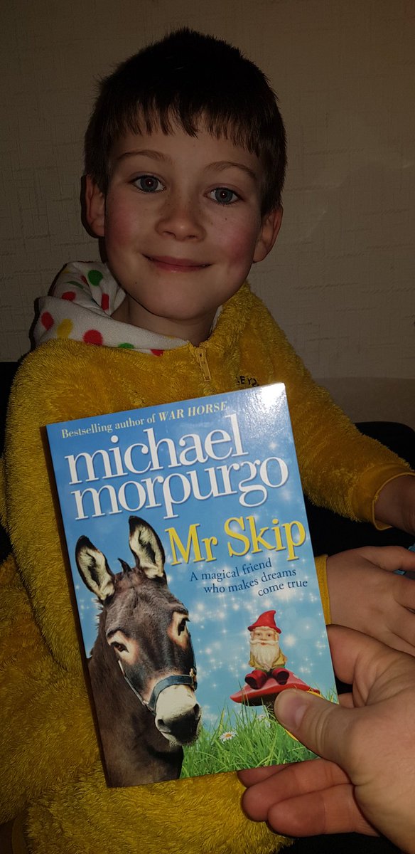 CCartwright1984's tweet photo. Oscar's bedtime story tonight came courtesy of @StAndrewsBenn epic #ExtremeReading comp. For his upside down photo He won £5 voucher to spend at @scholasticuk bookfair he chose #MichaelMorpurgo #MrSkip Congrats on today's knighthood Sir 👍🏻👍🏻 https://t.co/y6S5m6tKyD