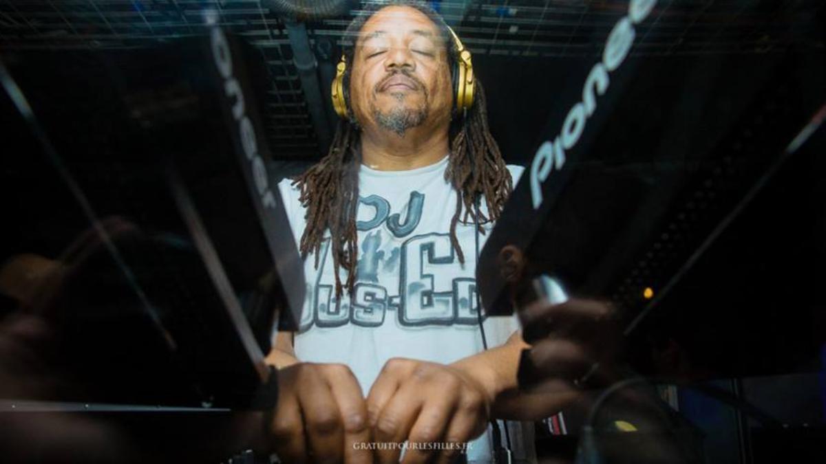 6AMGroup's tweet photo. Go on a journey through sound with deep house dons, Jus-Ed and DJ Qu this Saturday at Into The Woods.
Tickets: https://t.co/e75Hj0jPc5
#intothewoods #JusEd #DJQu #Intothewoodsrecordings #deephouseDJs https://t.co/5xG1ssu30p