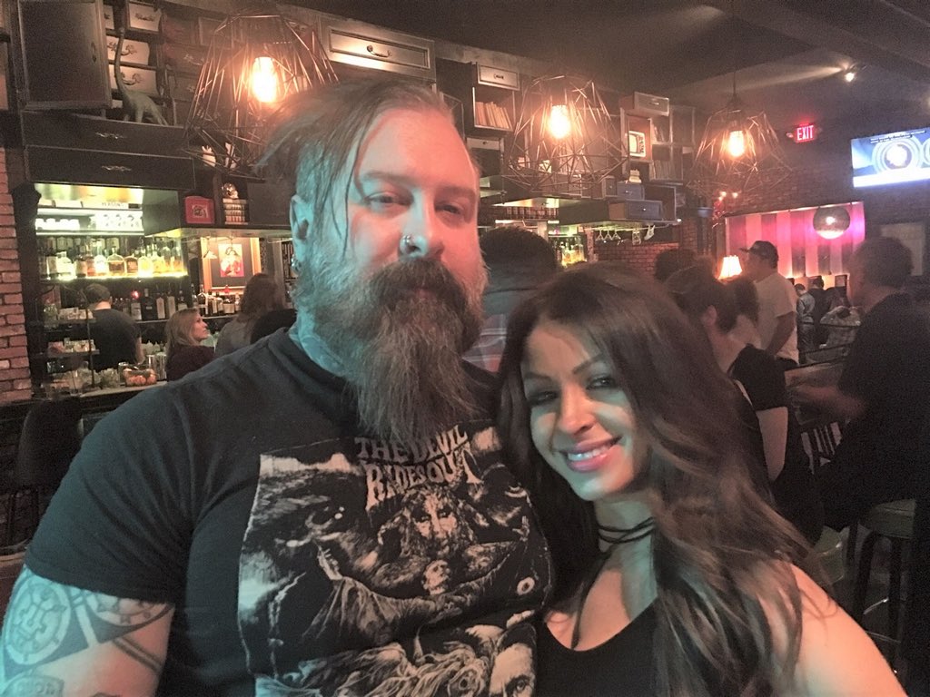 Glenn Hetrick Tiene Novia