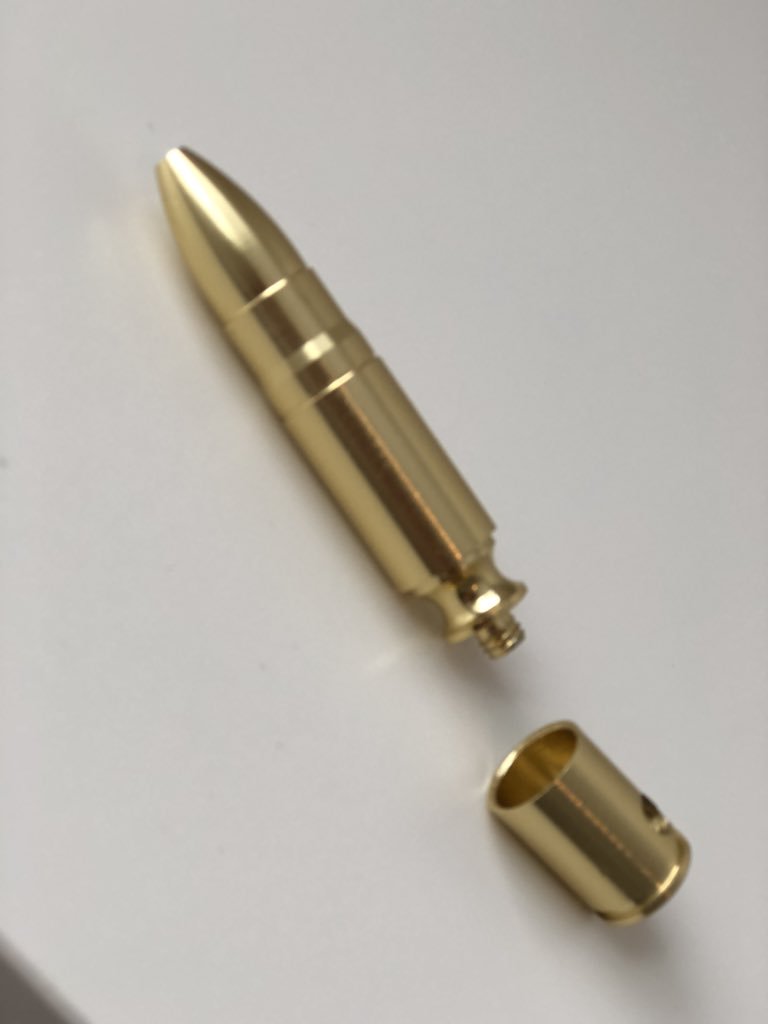 SourceSmoke's tweet image. the bullet pipe😂😂 tag someone who needs this👇🏼
smokesource.shop/products/bulle…