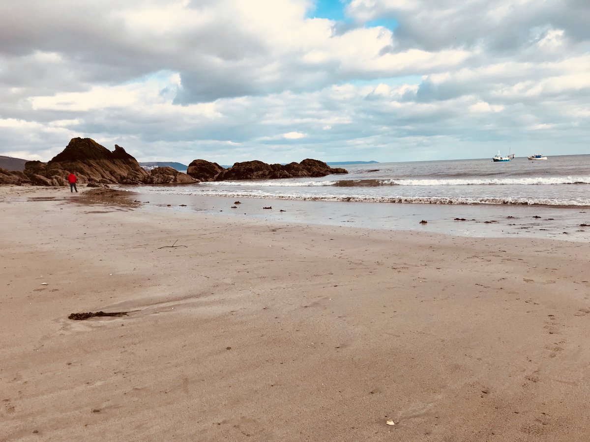 Tanyapgbrittain's tweet image. Sliding in the snow one day ... and walking in the sunshine the next #ilovecornwall #springhasarrived #cornwall #looe #beach #sunshine #whatadifferenceadaymakes