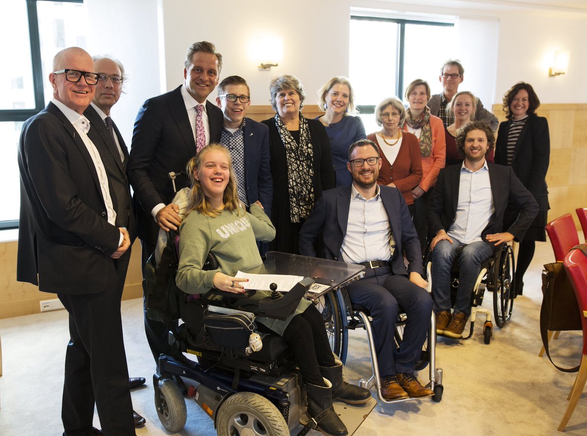 'Nieuw college-akkoord dé kans voor inclusieve samenleving' Vier bestuurders van gemeenten roepen op om tijdens de formatie colleges B&amp;W ambities VN-verdrag Handicap en inclusieve samenleving vorm te geven. vng.nl/onderwerpenind… <a href="/VNGemeenten/">VNG</a> <a href="/gemeentewoerden/">gemeente Woerden</a> <a href="/hugodejonge/">Hugo de Jonge</a>