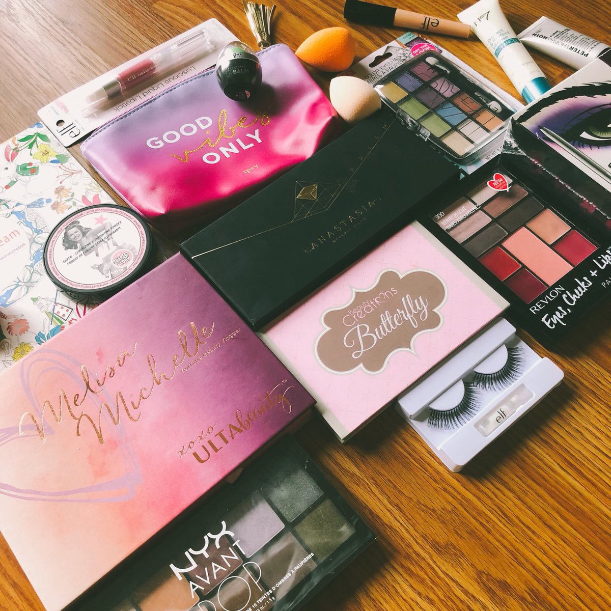 palaceofglitter's tweet photo. ✨💕10K BUNDLE GIVEAWAY💕✨

Huge bundle giveaway of great high end/drug store items! 

•Must be following me to win
•retweet this tweet
•staying active at least a little is always a plus! https://t.co/ej1JkTnnn1