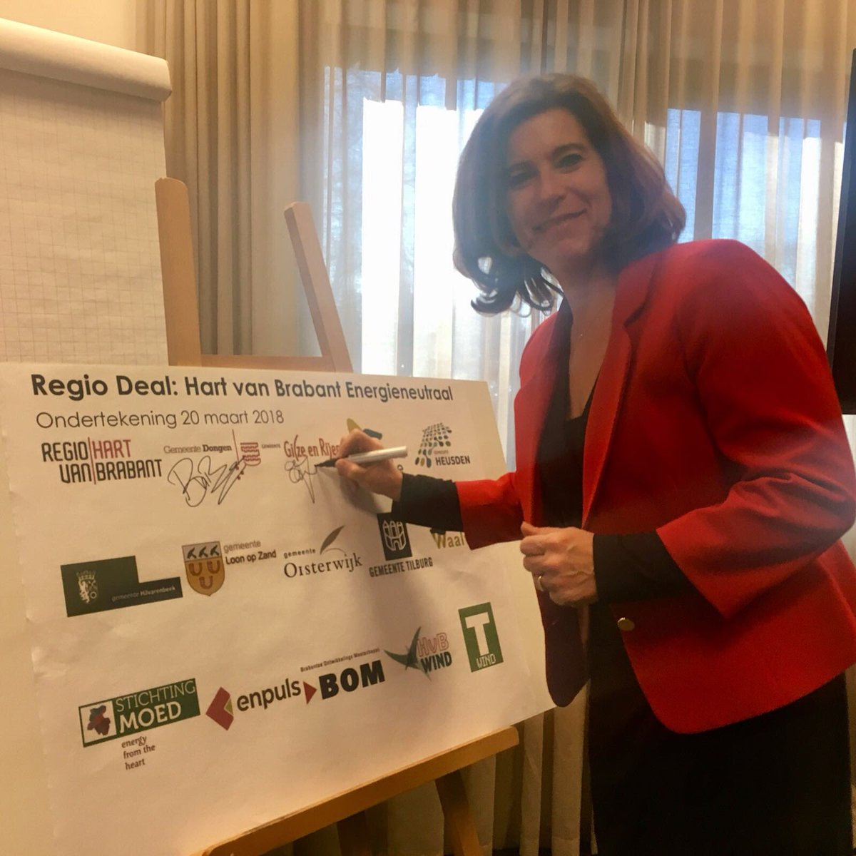 Laatste officiële handeling voor verkiezingen. Maar wel een mooie! Namens Gilze en Rijen handtekening onder Regio deal Hart van Brabant Energieneutraal! Op naar een energie neutrale gemeente!
