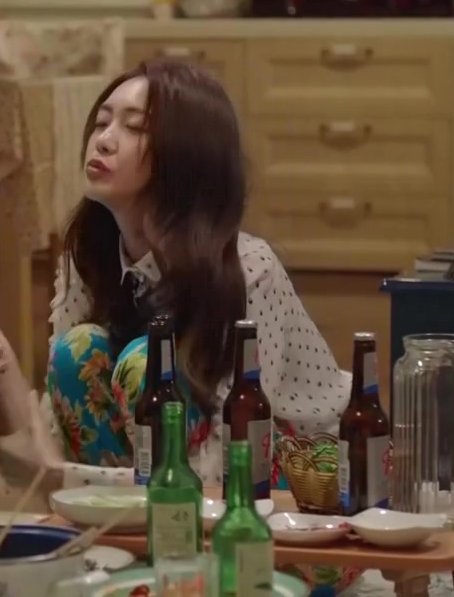 .
                                        언니
                                          첫 병은
       (병...?😱)                     원샷인 거죠? 
                                              반샷 안 대여
                                                반샷 안 대여 🙅‍♀️
.