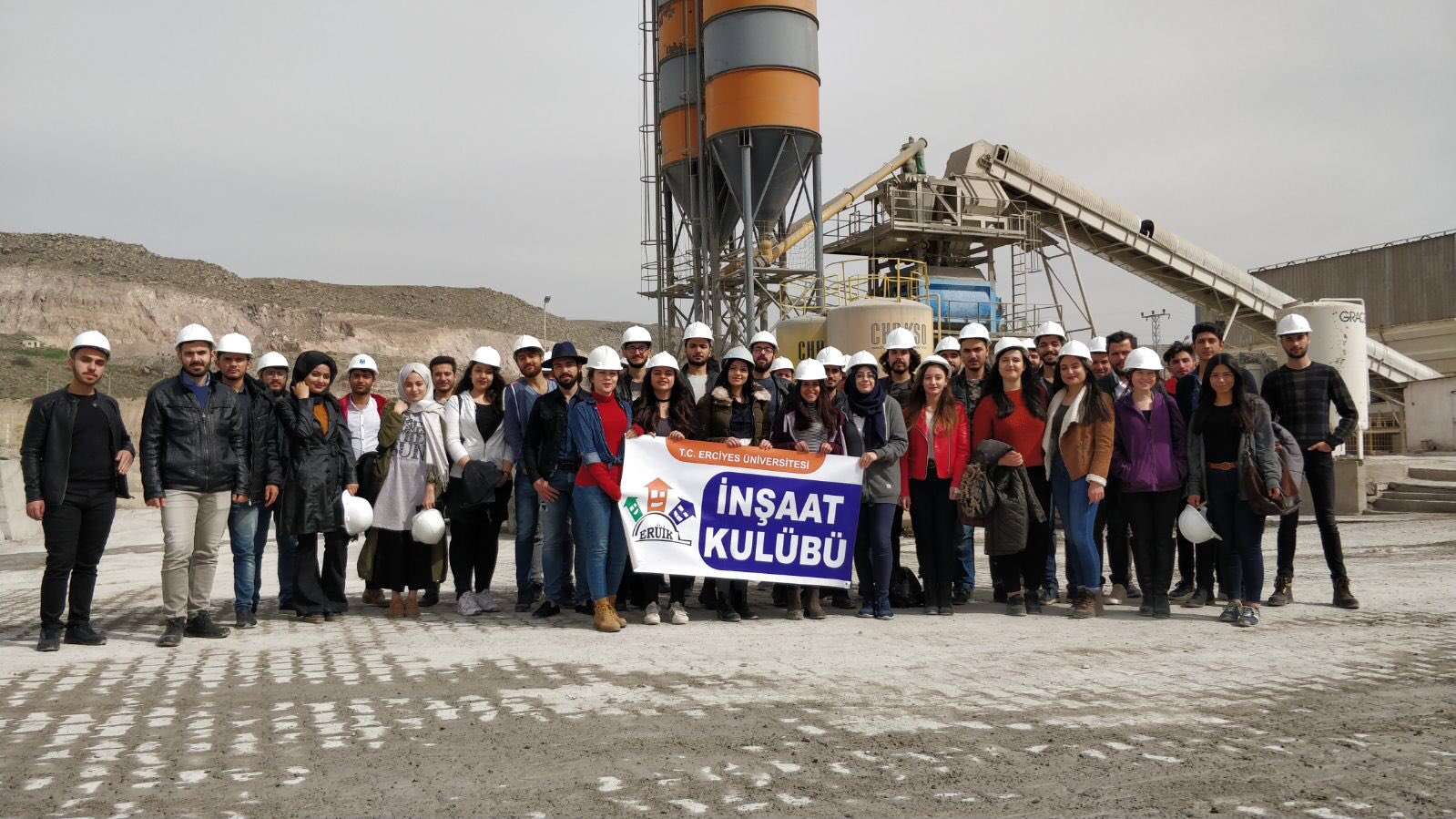 o xrhsths erciyes insaat kulubu sto twitter oncelikle 2 sinif arkadaslarin beton teknoloji dersinde ogrendigi bilgilerin pratikte nasil uygulandigini gormeleri amaciyla bakir beton teknik gezisini gerceklestirdik katilan arkadaslarimiza tesekkur
