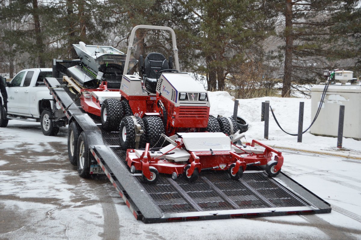 JamesBade1's tweet image. Excited for some new equipment, unfortunately it looks like Christmas outside #surrounds #steepslopes and #brush