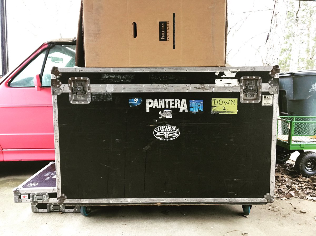We have arrived! We think this road case does the talking! Very excited to share more! 😎🤘🎸🎶🔊🎙
#pantera #down #rexbrown #rexbrownofficial #videoshoot #headrushfx #headrushpedalboard
