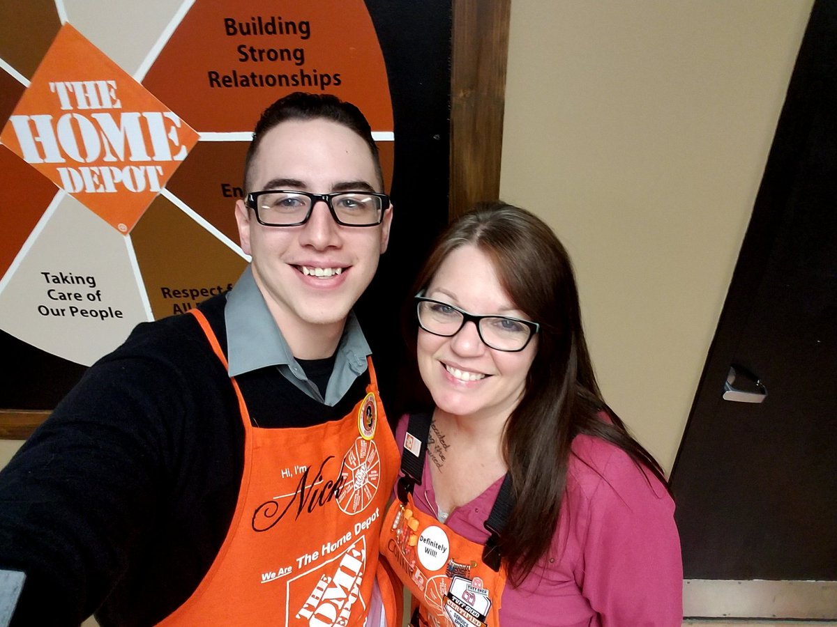 Nickluna_94's tweet photo. Great day at 3038 spending time with an awesome peer and leader! Thank you Connie for sharing your knowledge of the business! https://t.co/XPNHbfgfhp
