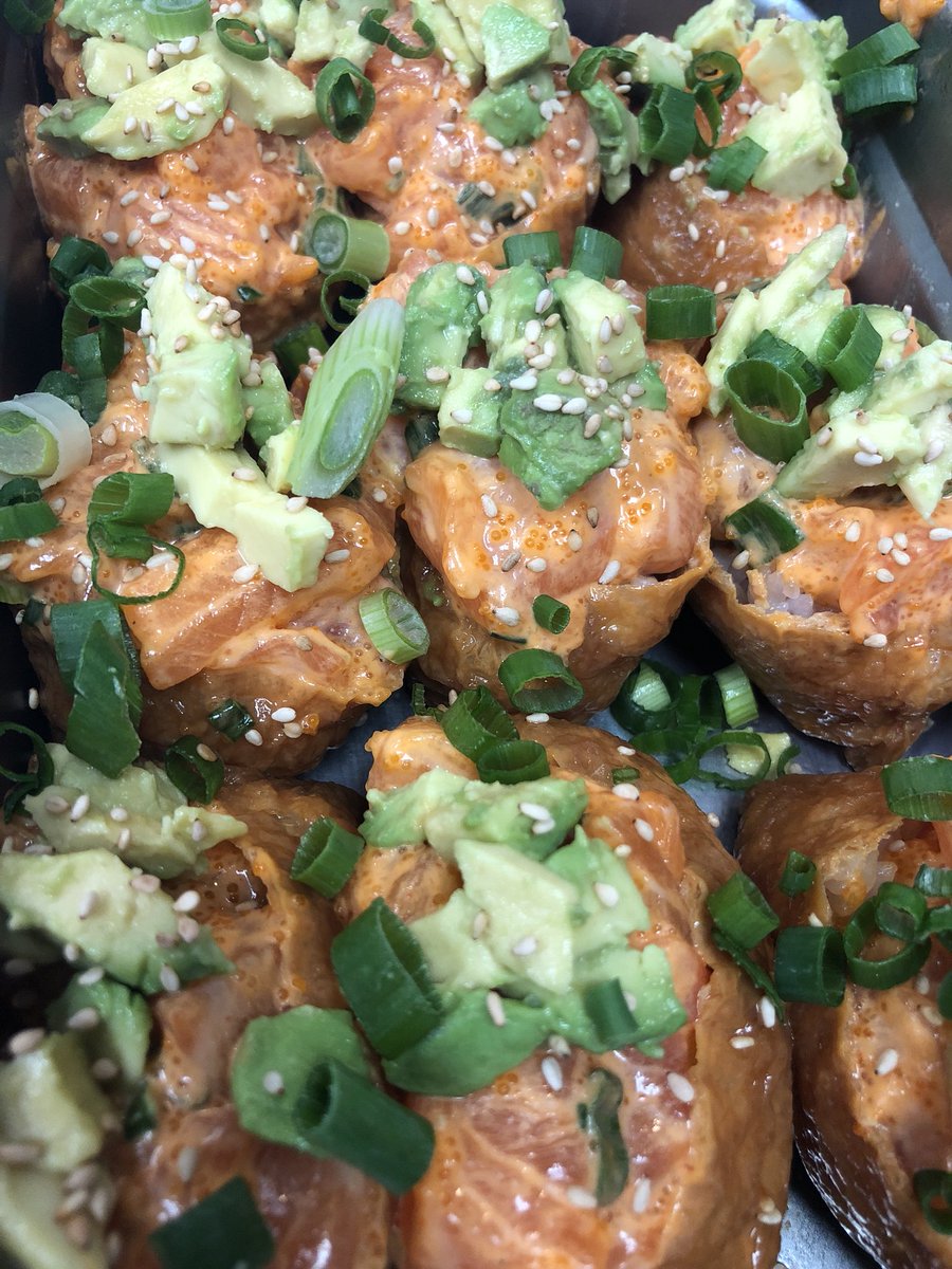 slicepokebar's tweet image. Spicy Mayo Salmon topped with Avocado Pocket