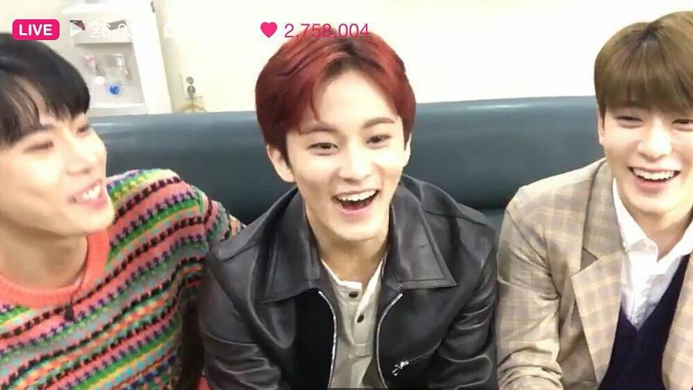 MarkLeeLQ's tweet photo. 💓💓 he looks soooo good 💓💓 #mark #마크 https://t.co/Lf21UrKPKZ