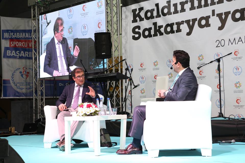 NFKgunleri's tweet photo. Prof. Dr. Yılmaz Daşçıoğlu hocamızdan Üstad Necip Fazıl Kısakürek'in edebi kişiliğini dinliyoruz. https://t.co/bsPmR6VMGT