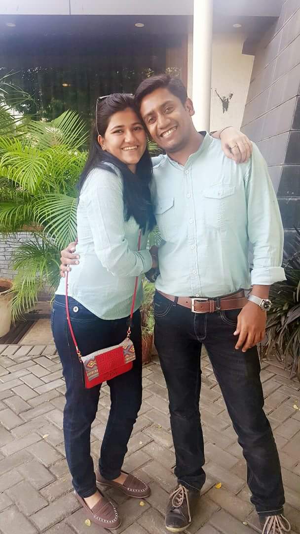 @ApriliaIndia #ContestAlert 

Here is my #TwinToWin lovely moment with my hubby @erbrajeshgupta 💖

#FunTwin #SR125 

@ramyavellanki @bharti_gup @SayyedJenifer @reenarana123 @VARMAILA