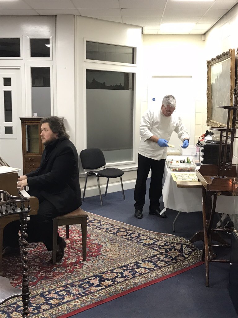 Auctionwint's tweet image. Fine art evening view underway we have music and food from the wonderful @simonChef99