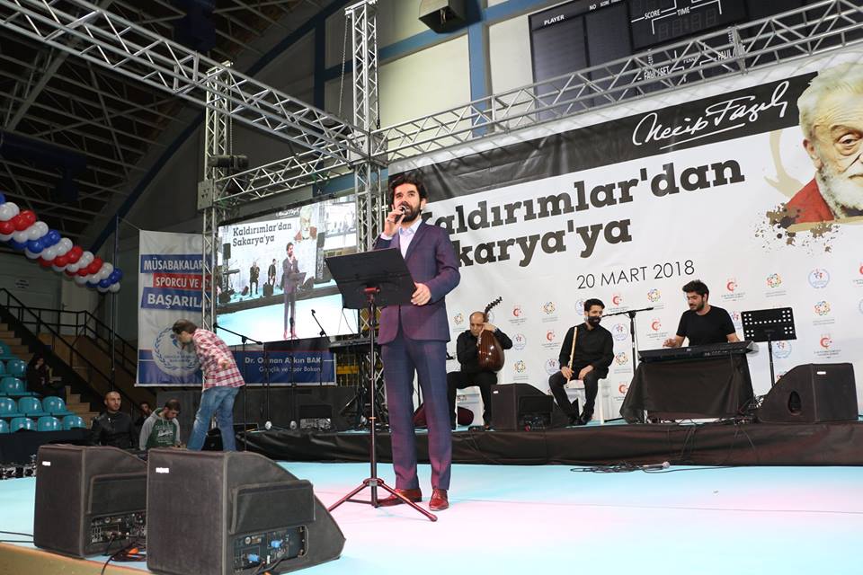 NecipFazilYurdu's tweet photo. Serdar Tuncer'den Üstad Necip Fazıl Kısakürek'in şiirlerini dinliyoruz.

Canlı yayın için tıklayın
https://t.co/g6ddELZdKD https://t.co/CB3XO0Q0KS