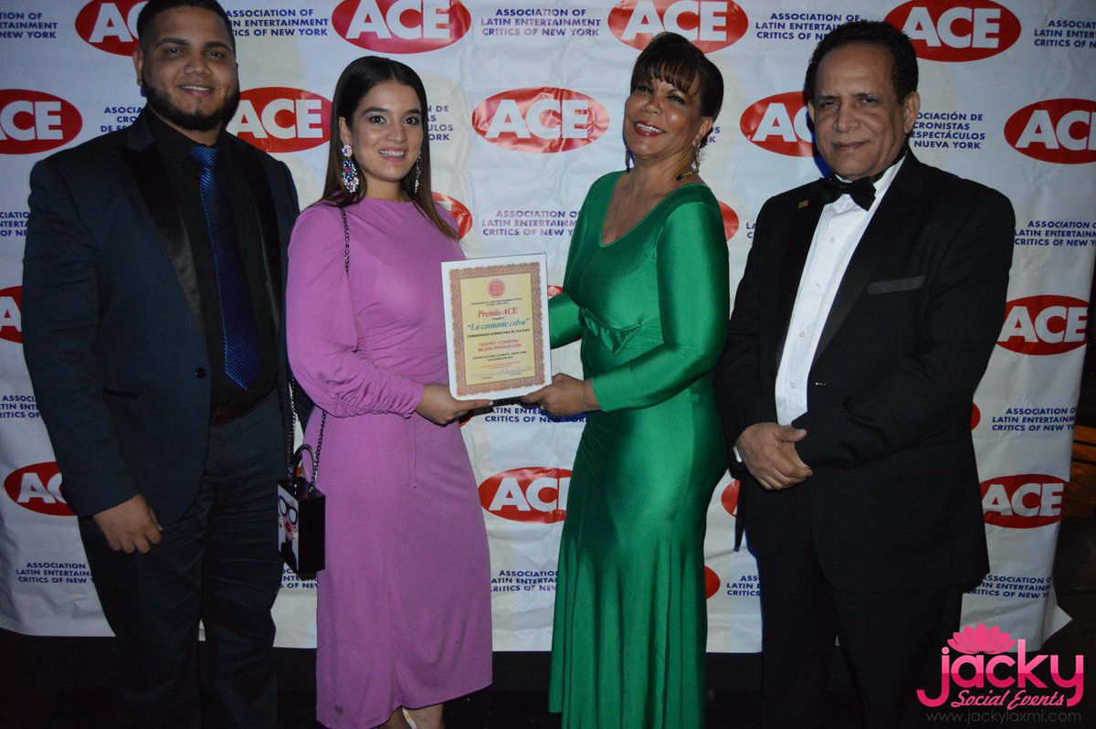 La cantante calva, obra producida por el Teatro de Planta del Comisionado Dominicano de Cultura en los Estados Unidos, fue galardonada con el premio a la Mejor Producción en el renglón Comedia, en los prestigiosos Premios ACE.