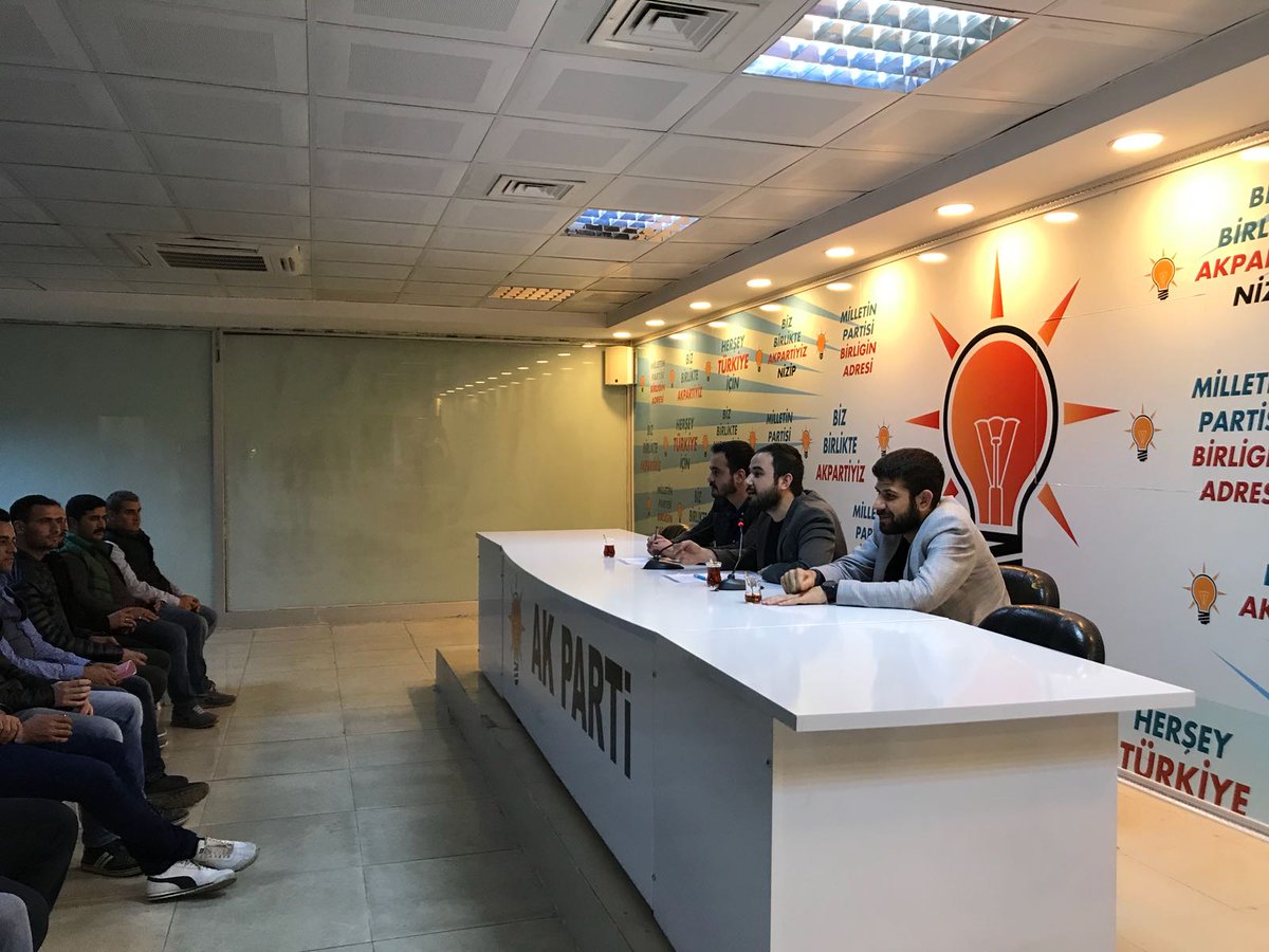 nizipakgenc's tweet photo. Haftalık toplantımızı @Mesutataoglu  başkanımızın önderliğinde gerçekleştirerek, Cumartesi günü Başbakanımız, Genel Başkan Vekilimiz Binali Yıldırım’ın Katılacağı 5. Olağan
 İl Gençlik Kolları Kongremiz için hazırlıkları konuşarak değerlendirdik.
#NizipAkGenclik 
#AkParti https://t.co/EnhrqGjsdU