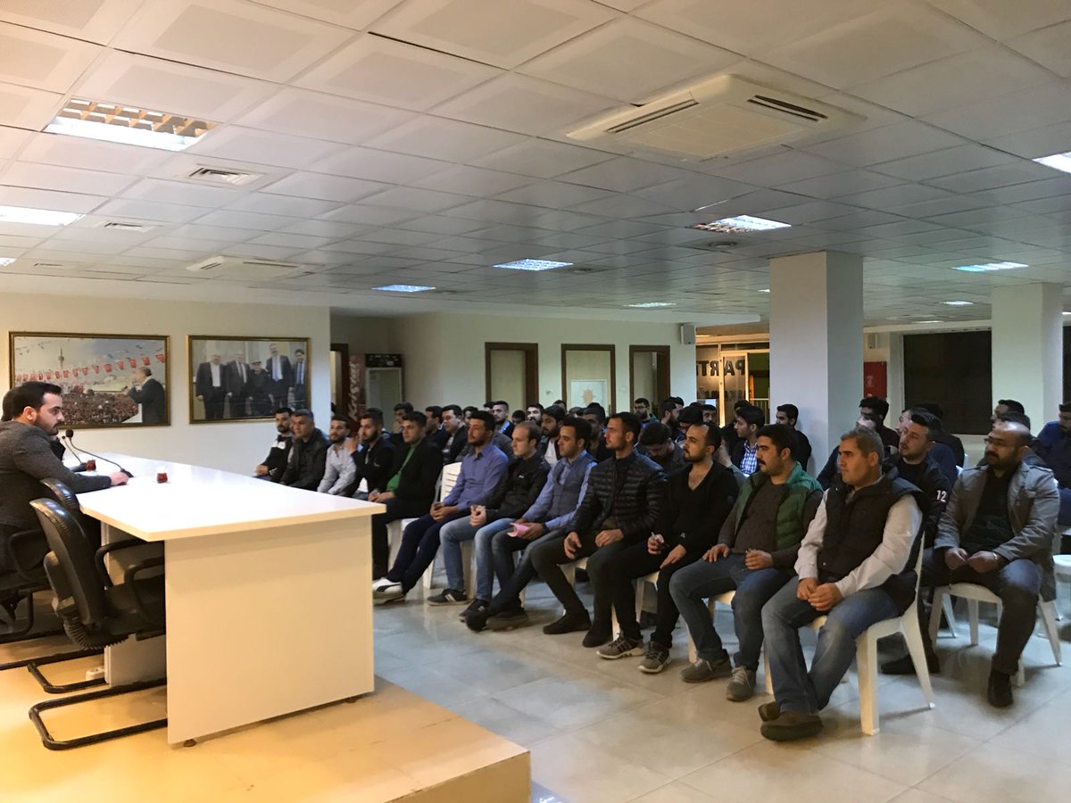 nizipakgenc's tweet photo. Haftalık toplantımızı @Mesutataoglu  başkanımızın önderliğinde gerçekleştirerek, Cumartesi günü Başbakanımız, Genel Başkan Vekilimiz Binali Yıldırım’ın Katılacağı 5. Olağan
 İl Gençlik Kolları Kongremiz için hazırlıkları konuşarak değerlendirdik.
#NizipAkGenclik 
#AkParti https://t.co/EnhrqGjsdU
