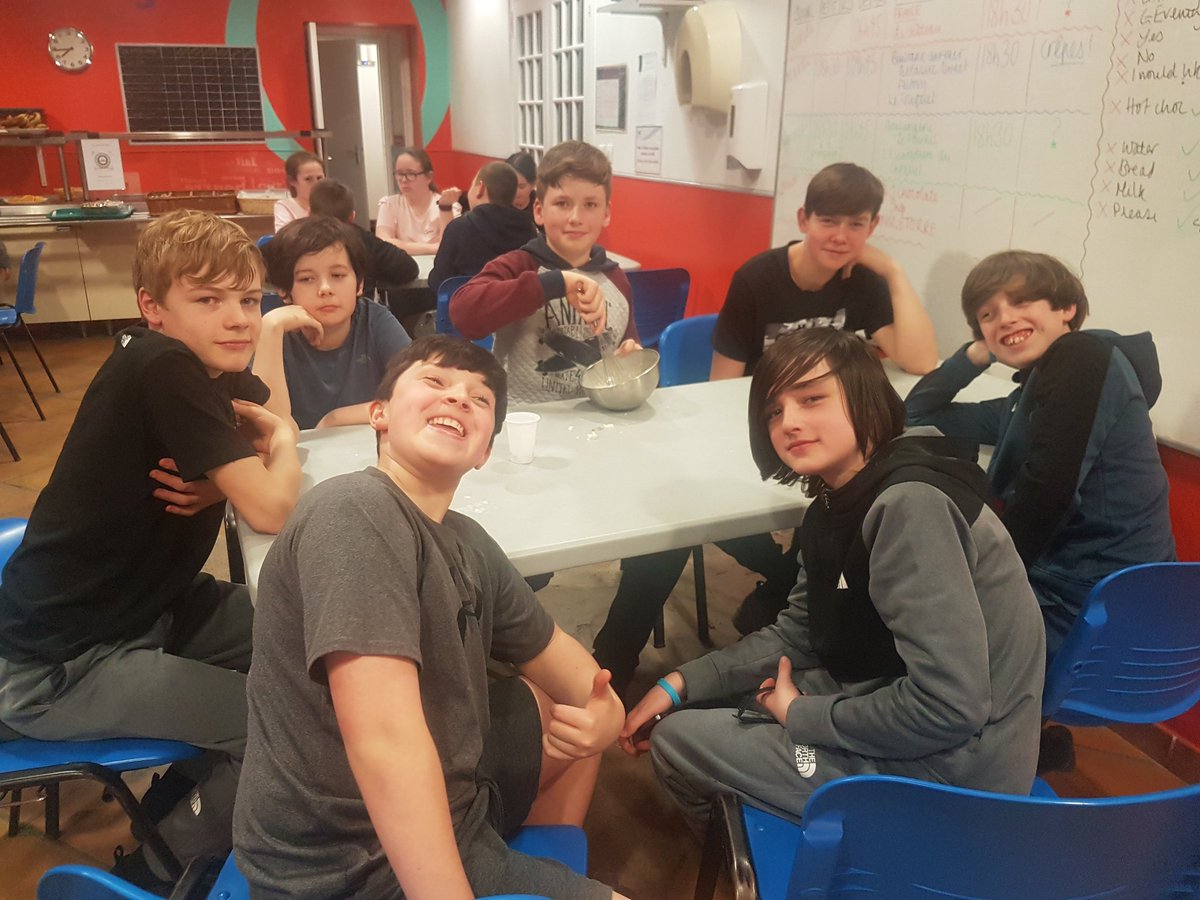 BeckMFL's tweet image. Making crêpes