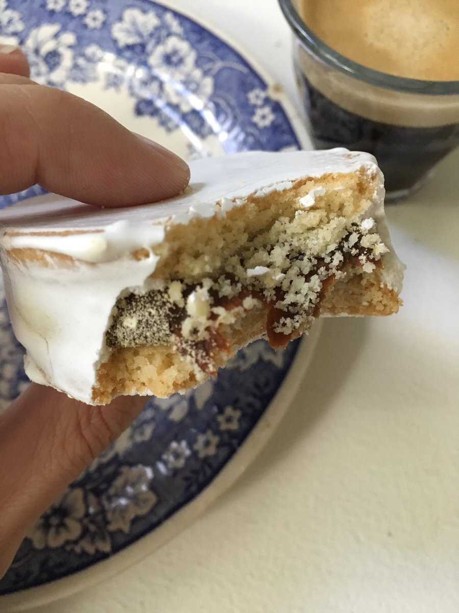 NanaFine's tweet photo. Hablando de alfajores glaseados ❤️ https://t.co/FDtNejAmna