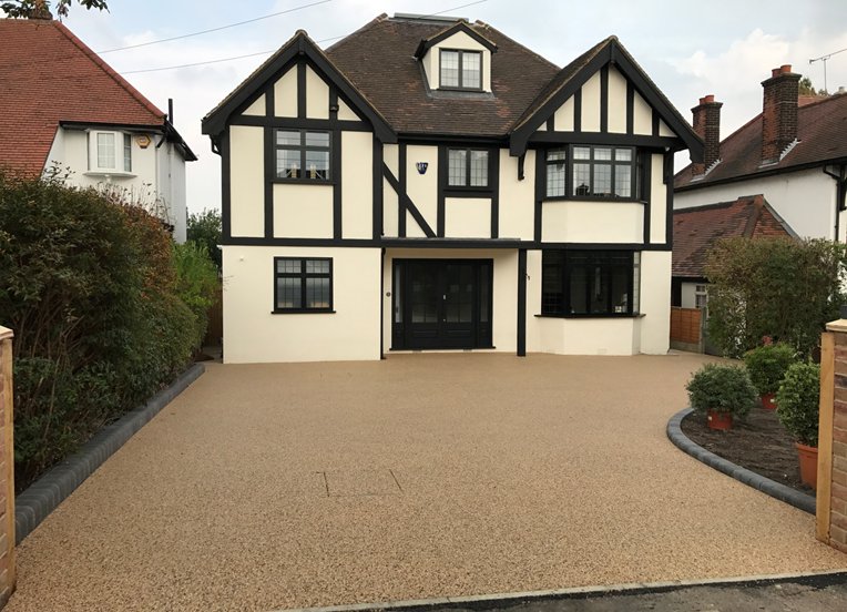 strongbasedrive's tweet image. Before - During &amp;amp; After. Resin Bound Gravel Driveway in Aztec Gold @Ronacrete @AggregateUK  Message for advice &amp;amp; price qoute