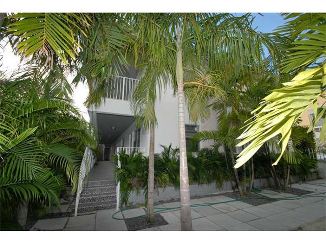 satorrealty's tweet photo. 9 Completely remodeled condos in the heart of South beach,only a few steps from Lincoln Rd and the ocean.Featuring white glass tiles, washer and Dryer in all units and stainless steel appliances. 100% occupied.
1604 Drexel ave , Miami Beach

For Sale $1,550,000  Cap rate :6% https://t.co/Aj5fgaAtbC