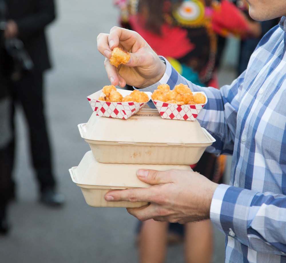 pavystruck's tweet photo. Hey #Broomfield - come grab a beer and our hot sandwiches and tater tots at @4NosesBrewingCo from 4-8pm tonight!!
#denverfoodie #denvereats #denvercatering #denverfoodtrucks #foodtruck #denvercolorado #eatlocal #pavys #sandwich #tatertots https://t.co/TShcxiKbg4