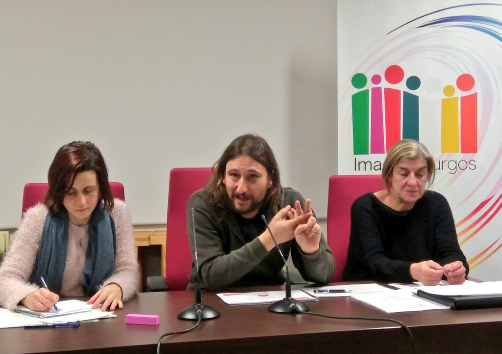 ImaginaBurgos's tweet photo. .@evadearap presenta a los compañeros de @zaragozaencomun @SpartakusbundKP concejal de vivienda y deportes, nos explica el plan https://t.co/LGqISInRtN https://t.co/pxIig87deV