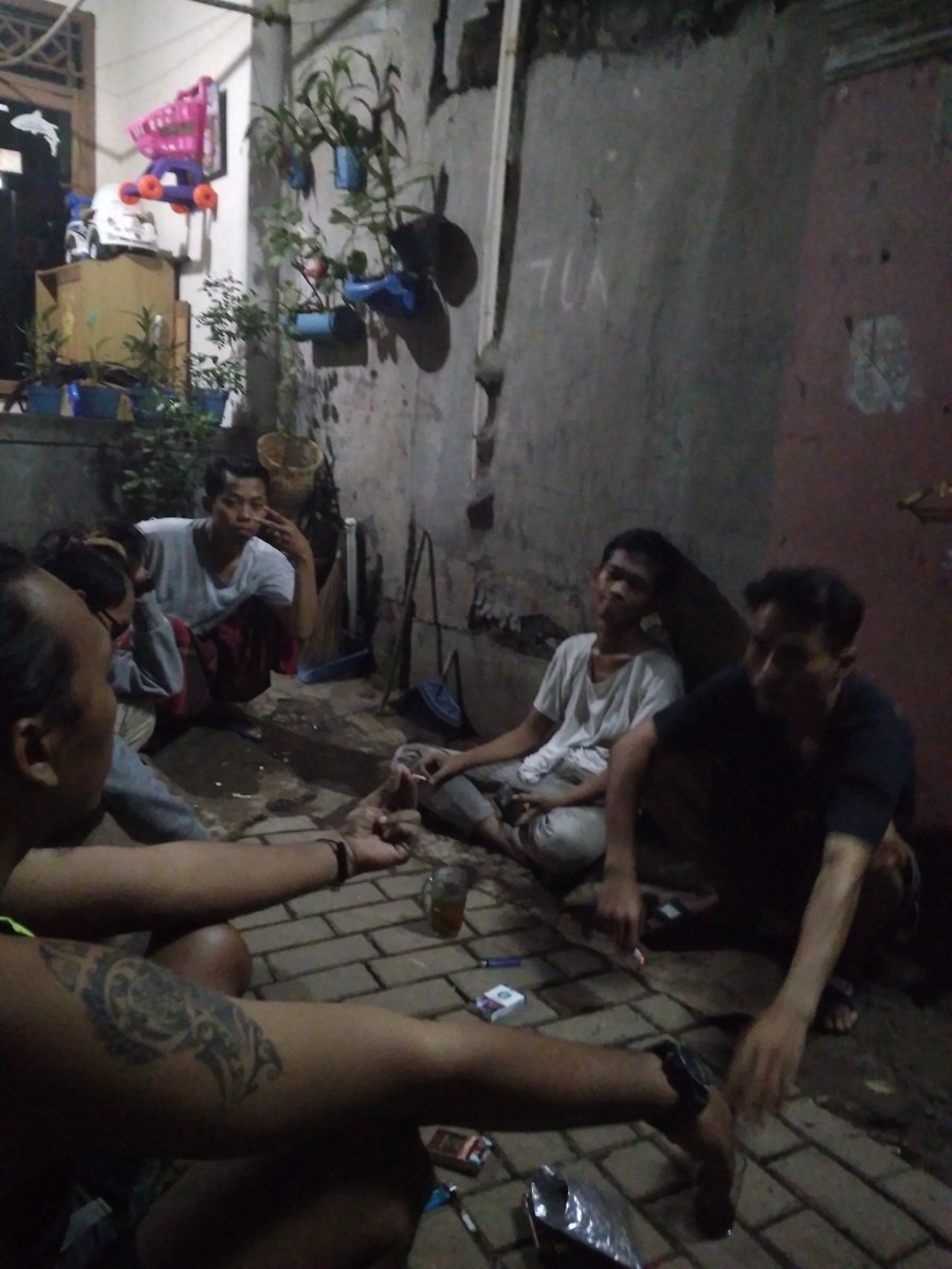bowo_antersa's tweet photo. Setinggi tinggin nya jabatan kalian,tetap sama jabatan kalian disaat,kalian ngopi dan duduk bersama #kersahan hati:):) https://t.co/wgnDsFzpmg