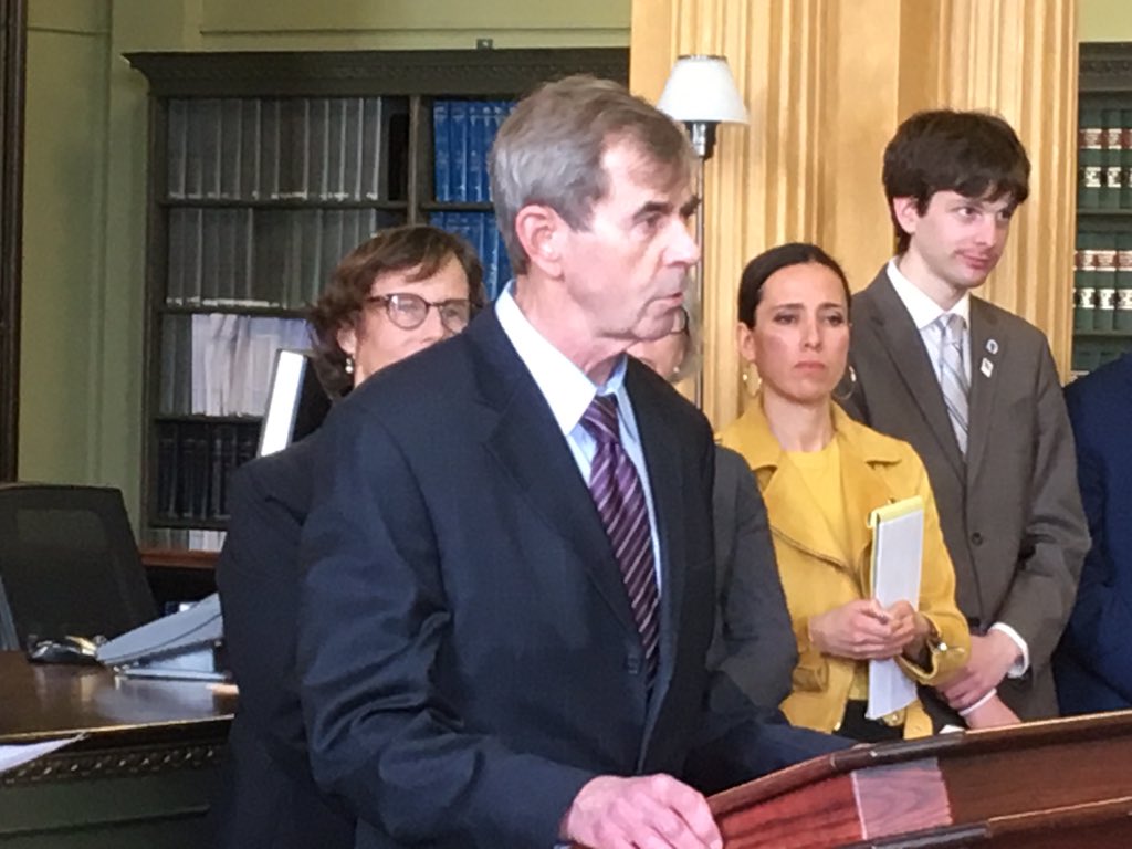 Sec. Galvin connects voter registration to #CivicsforMA bill and endorses legislation. #mapoli