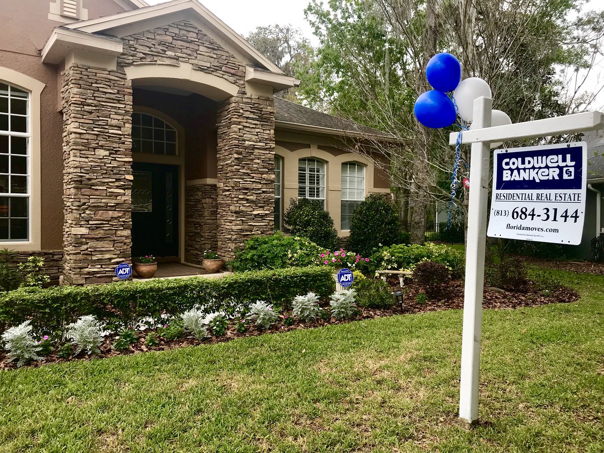myFLhomesales's tweet photo. New Listing in Gated Tern Wood in #fishhawkranch 4bed, 4bath with flex space, bonus room, pool, and on conservation. Over 4,000 beautiful square feet. Offered at $699,900 Message me for details! https://t.co/K9foOxiFDu