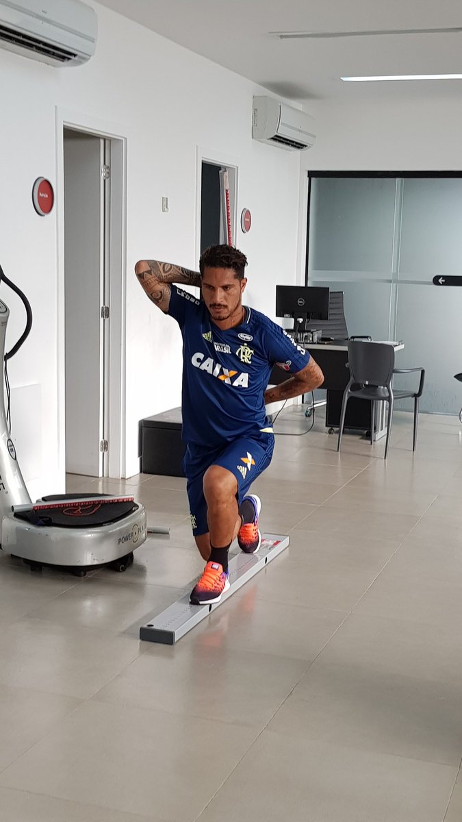 Flamengo's tweet photo. Enquanto isso, Guerrero está realizando uma avaliação de qualidade de movimento aqui no CEP FLA. #CRF https://t.co/5ADGhL9BbT
